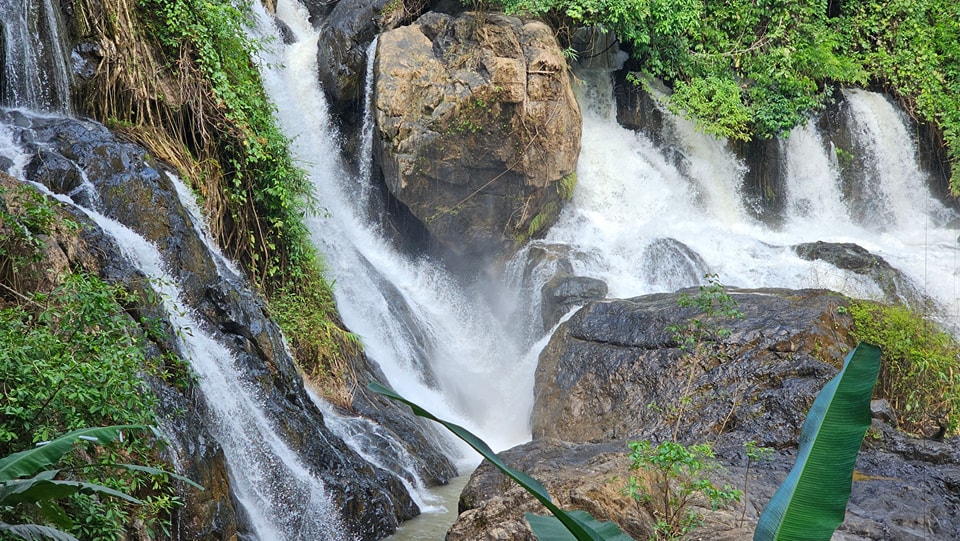 น้ำตกผาเท – แม่ฮ่องสอน