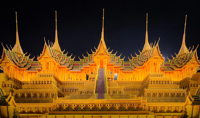 ประเพณีแห่ปราสาทผึ้ง